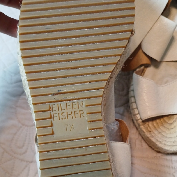 Eileen Fisher Elegant Cream Leather Wedges - Picture 4 of 9